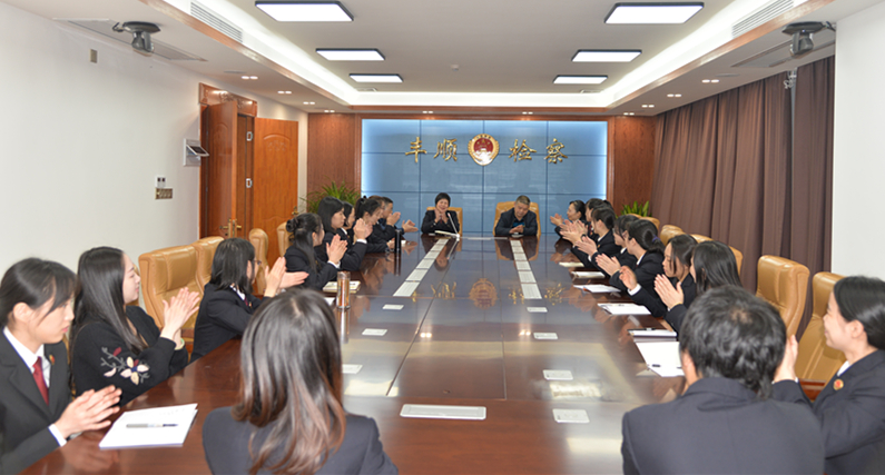 座谈会.jpg 座谈会.jpg