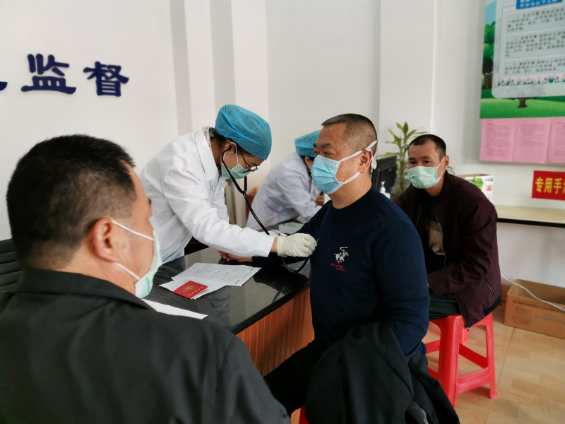 我院干警献血2.jpg 我院干警献血2.jpg