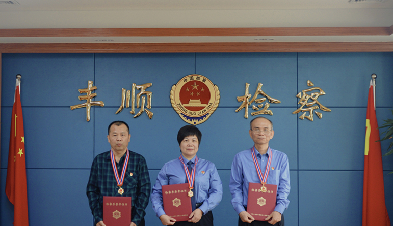 三人合照_副本.jpg 三人合照_副本.jpg