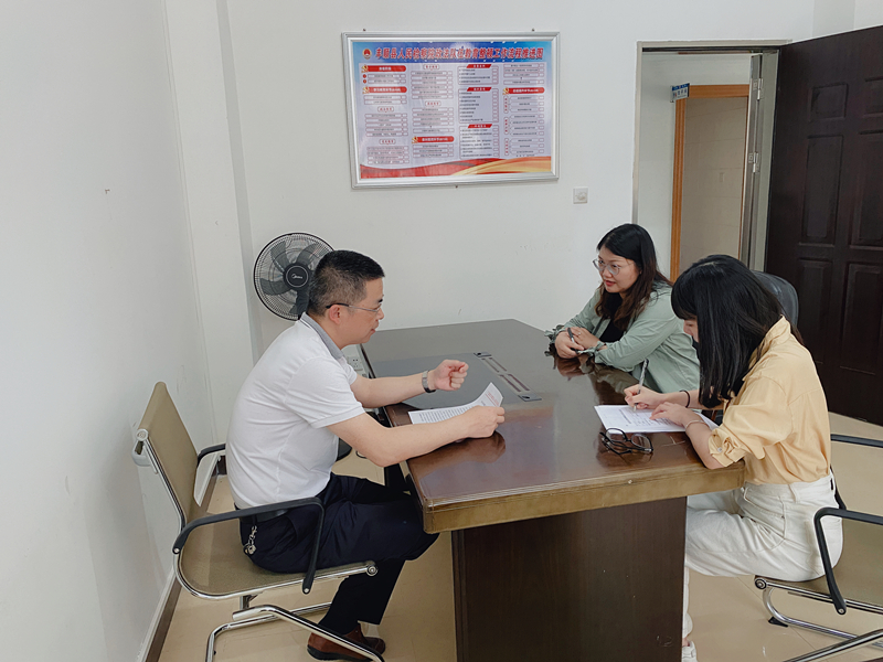 谈心谈话4_副本.jpg 谈心谈话4_副本.jpg