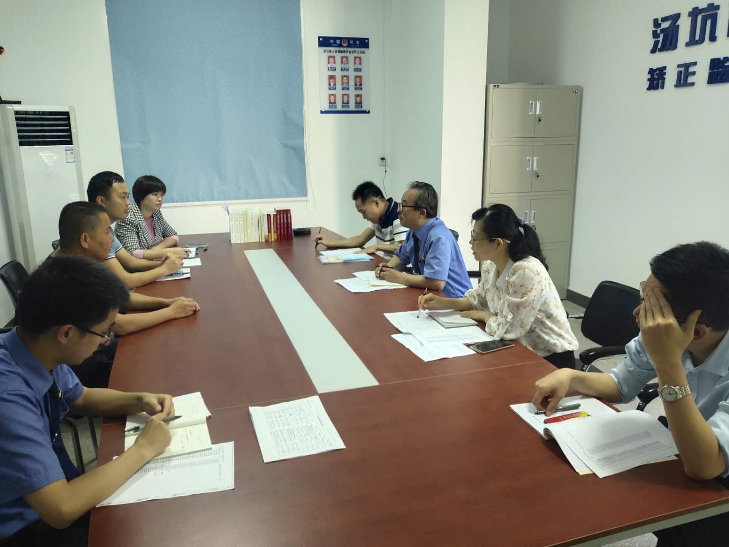 听取基层司法所工作汇报.jpg 听取基层司法所工作汇报.jpg