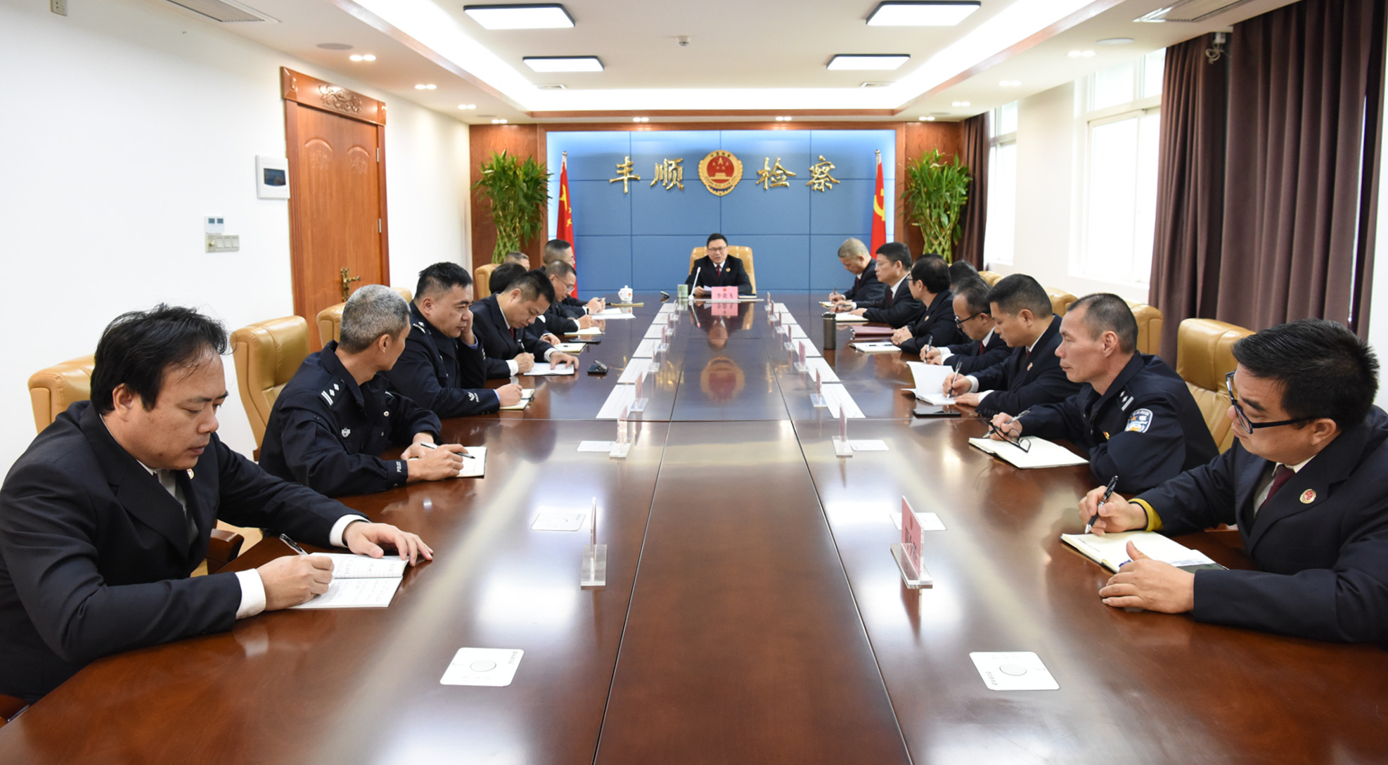 党组理论学习中心组扩大会议.jpg 党组理论学习中心组扩大会议.jpg