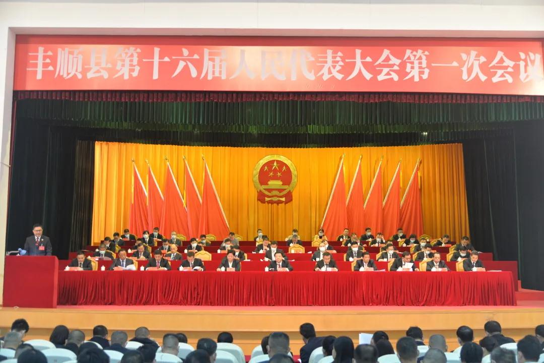 两会现场小图.jpg 两会现场小图.jpg