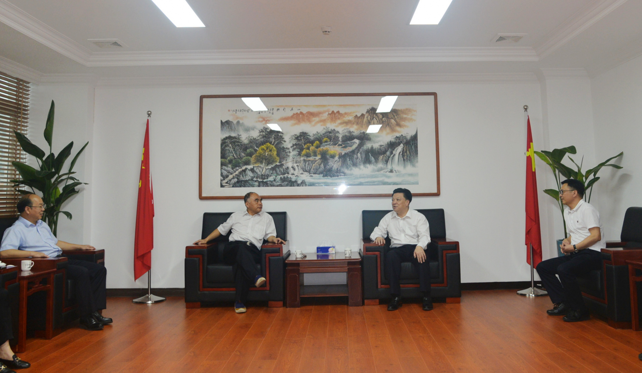 座谈会_副本.jpg 座谈会_副本.jpg