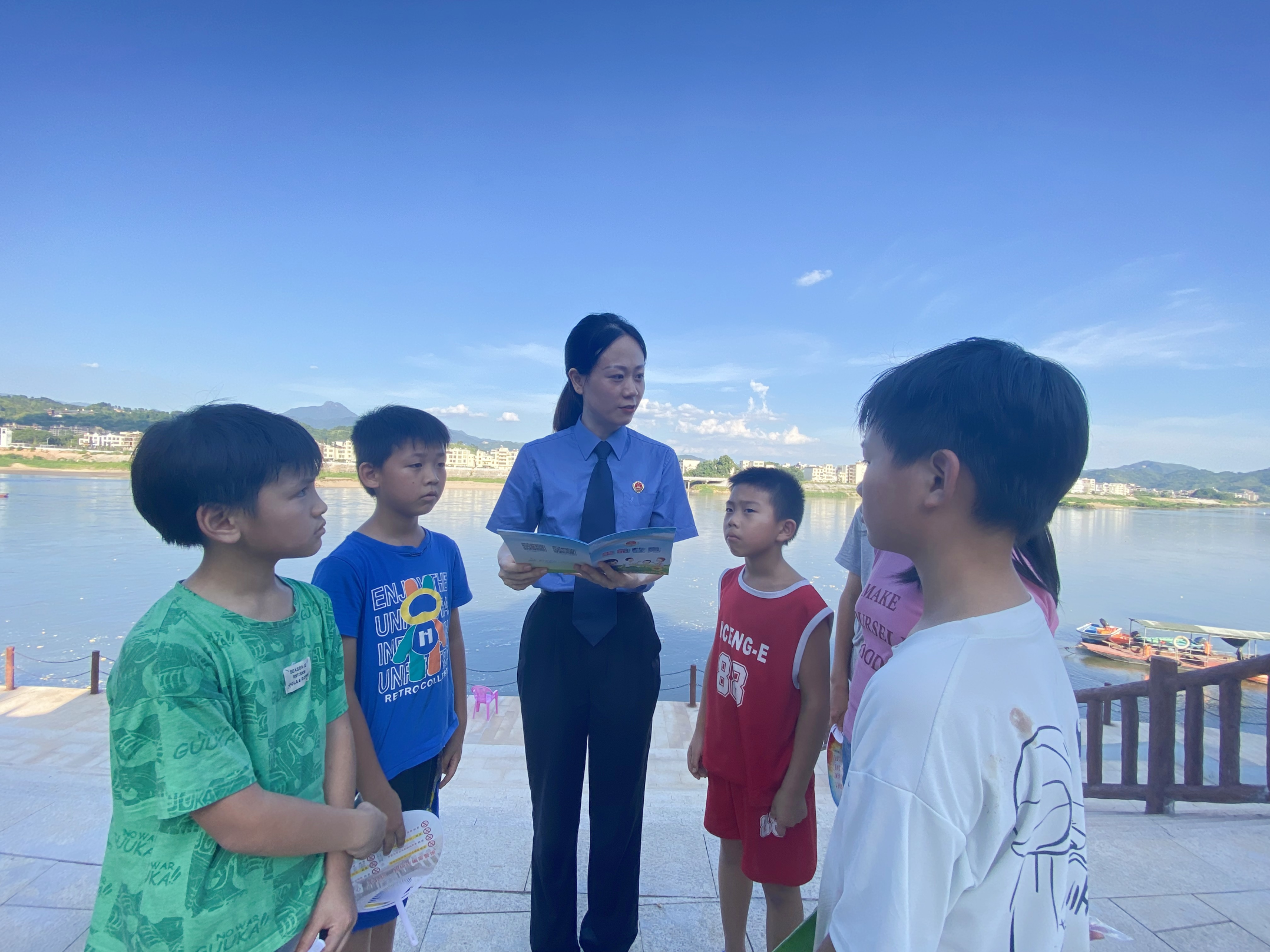 巡河阻泳防溺水 检爱相伴护平安 (1)_副本.jpg 巡河阻泳防溺水 检爱相伴护平安 (1)_副本.jpg